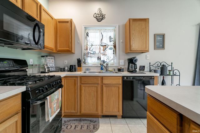 2325 Oakbrook Drive, South Bend, IN 46628