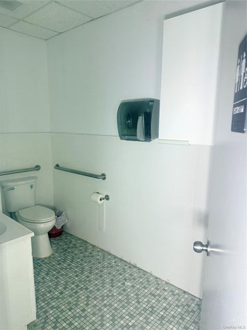83-04 Broadway 1FL, Elmhurst, NY 11373
