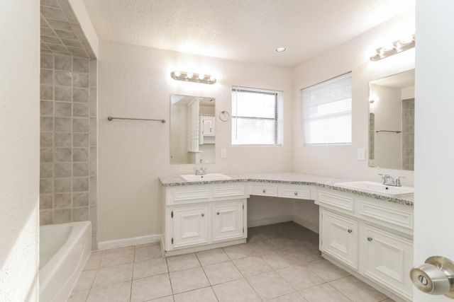 2127 Round Wind Trail, Crosby, TX 77532