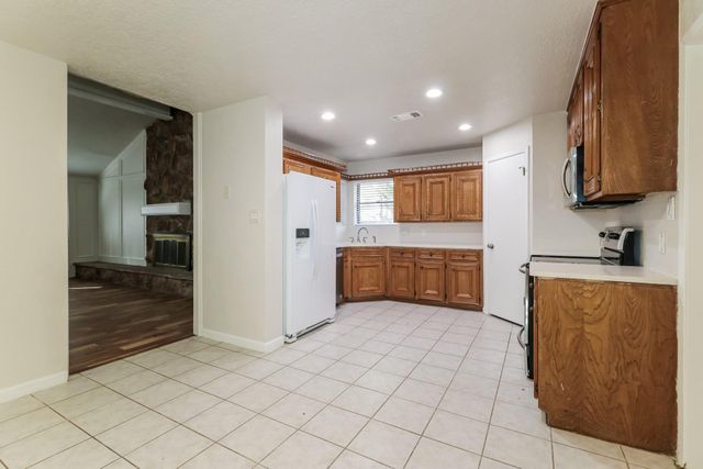 2127 Round Wind Trail, Crosby, TX 77532