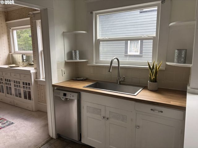 1824 Ne 52ND Ave, Portland, OR 97213