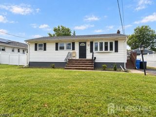 125 Rock Lane, Middlesex, NJ 08846