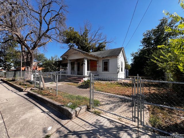 1230 SALTILLO ST, San Antonio, TX 78207