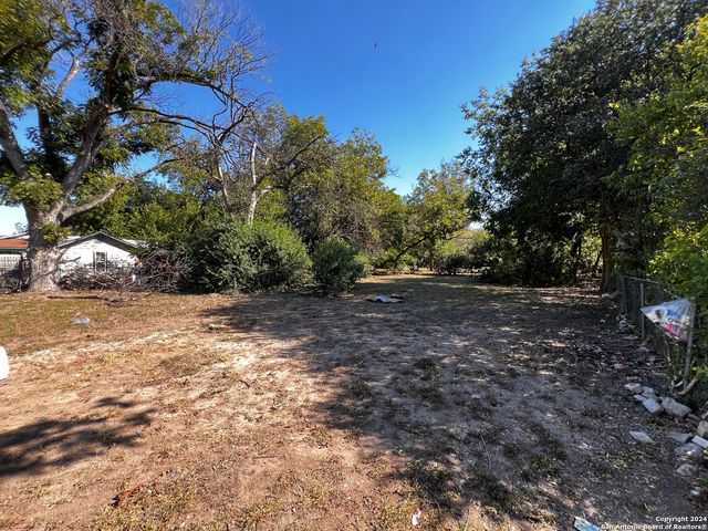 1230 SALTILLO ST, San Antonio, TX 78207