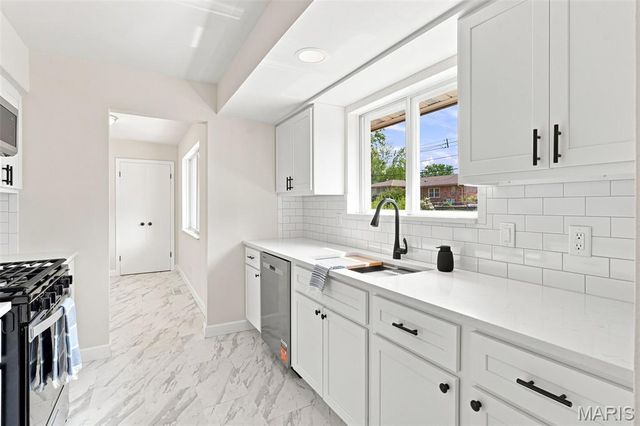 2830 Flintwood Drive, St Louis, MO 63129