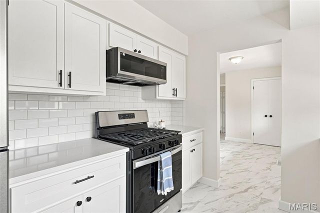 2830 Flintwood Drive, St Louis, MO 63129