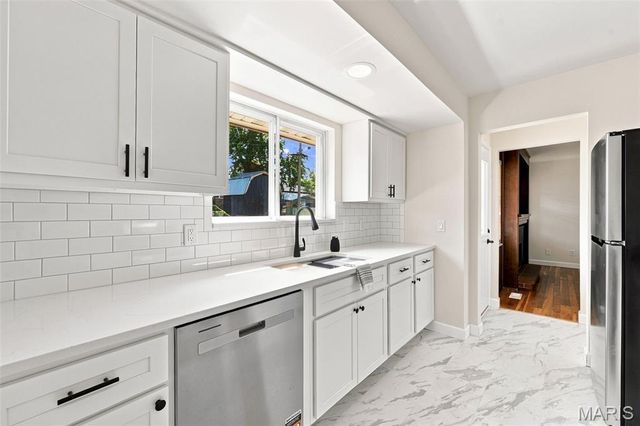 2830 Flintwood Drive, St Louis, MO 63129