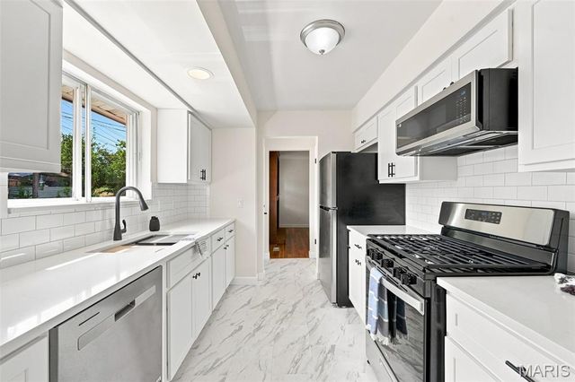 2830 Flintwood Drive, St Louis, MO 63129