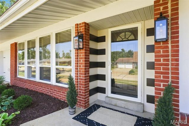 2830 Flintwood Drive, St Louis, MO 63129