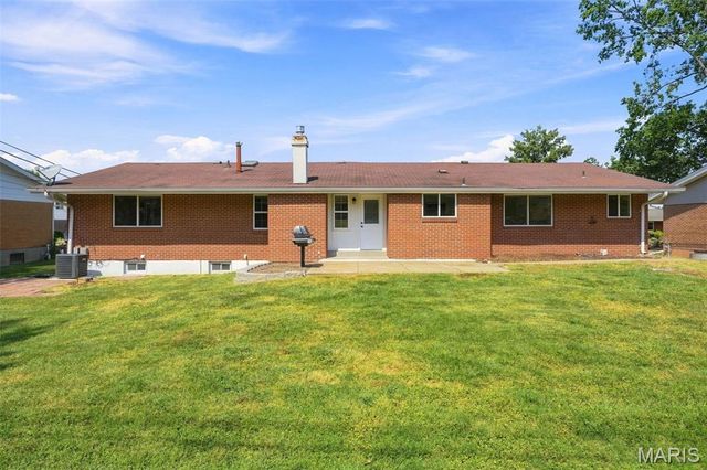 2830 Flintwood Drive, St Louis, MO 63129