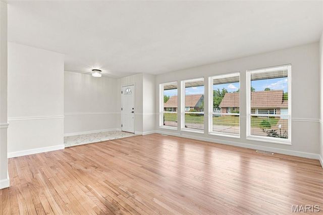 2830 Flintwood Drive, St Louis, MO 63129
