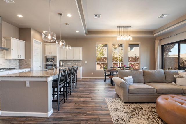 7423 Molas Road NW, Albuquerque, NM 87114