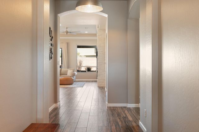 7423 Molas Road NW, Albuquerque, NM 87114