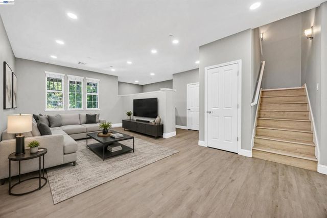 259 Birch Creek Dr, Pleasanton, CA 94566