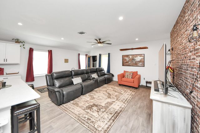 403 Blanco Lane, Dayton, TX 77535