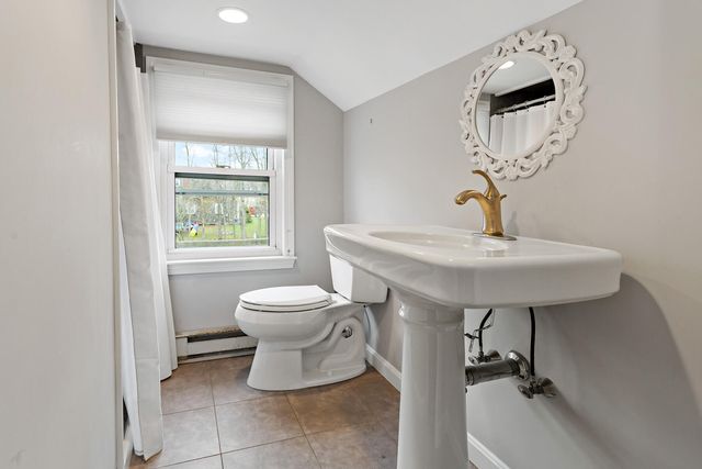 83 Davis Straits, Falmouth, MA 02540