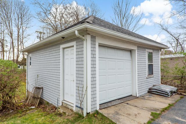 83 Davis Straits, Falmouth, MA 02540