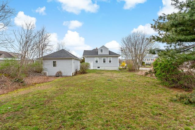 83 Davis Straits, Falmouth, MA 02540