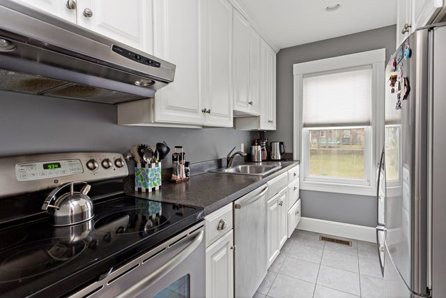 83 Davis Straits, Falmouth, MA 02540