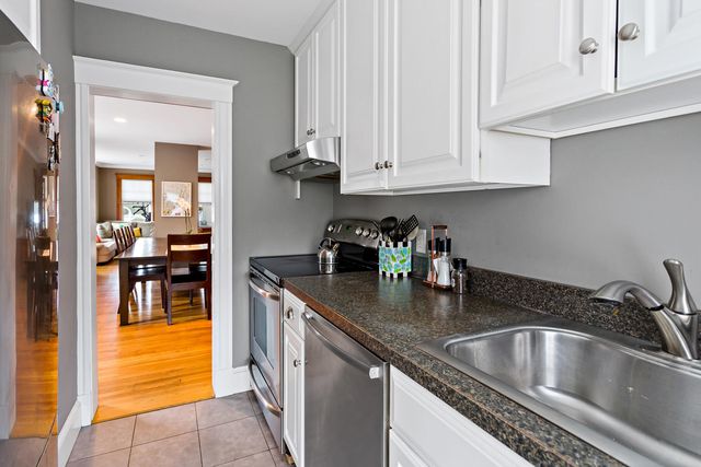 83 Davis Straits, Falmouth, MA 02540