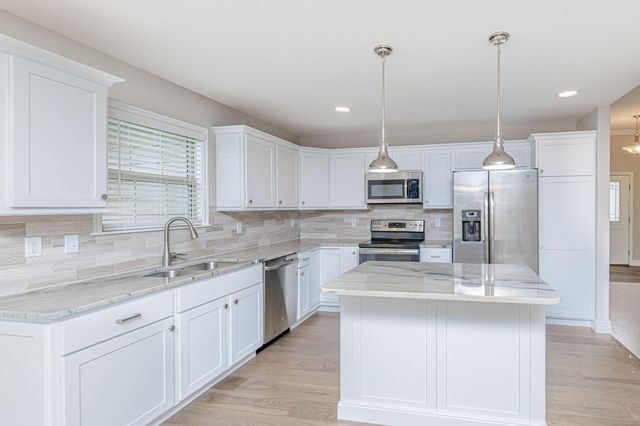 5200 SHOAL CREEK CT, Columbia, MO 65201