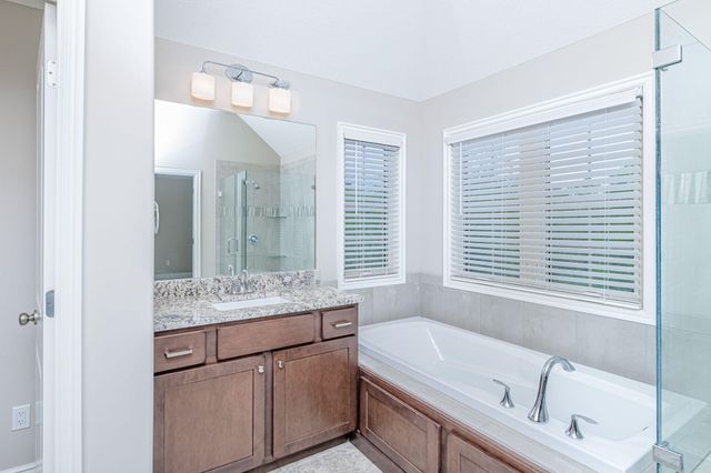 5200 SHOAL CREEK CT, Columbia, MO 65201