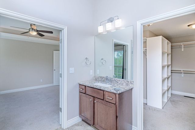 5200 SHOAL CREEK CT, Columbia, MO 65201