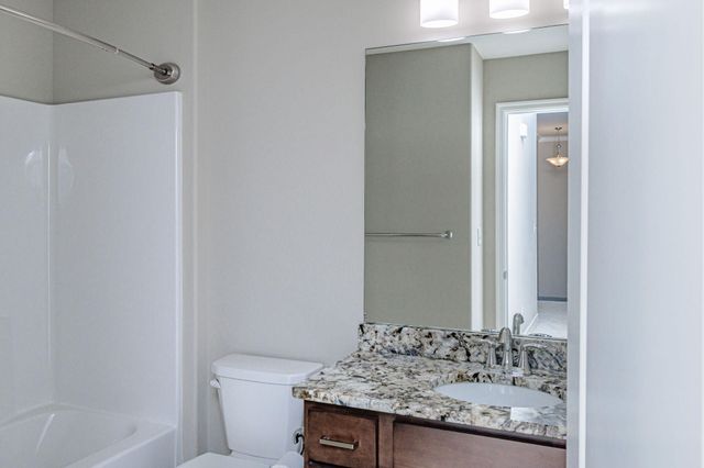 5200 SHOAL CREEK CT, Columbia, MO 65201