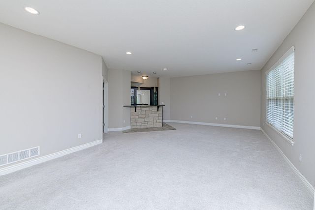 5200 SHOAL CREEK CT, Columbia, MO 65201