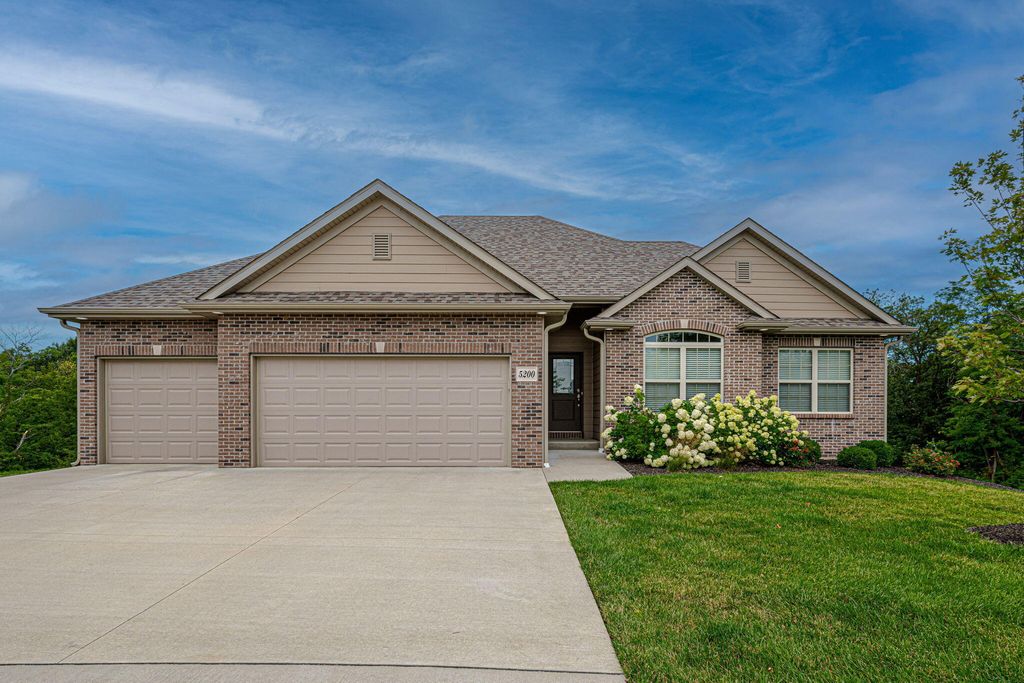 5200 SHOAL CREEK CT, Columbia, MO 65201