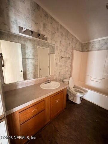 390 E RIVER Road, East Palatka, FL 32131