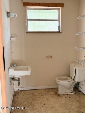 390 E RIVER Road, East Palatka, FL 32131