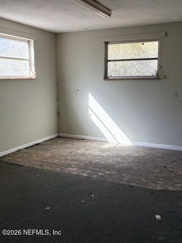 390 E RIVER Road, East Palatka, FL 32131