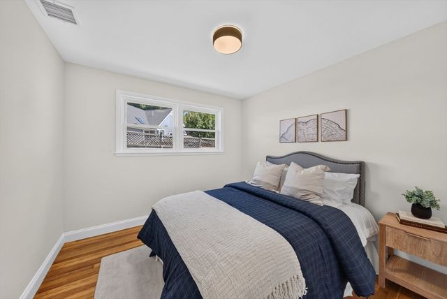 8 Everett St, Wakefield, MA 01880