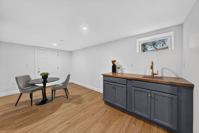 8 Everett St, Wakefield, MA 01880