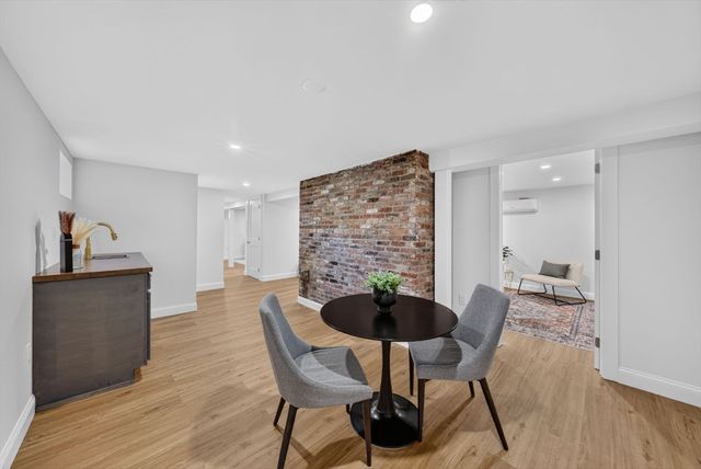 8 Everett St, Wakefield, MA 01880