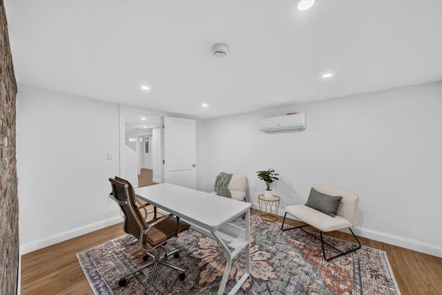 8 Everett St, Wakefield, MA 01880