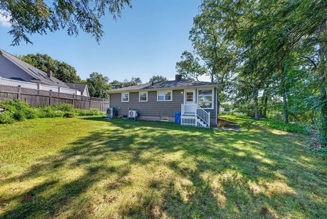 8 Everett St, Wakefield, MA 01880