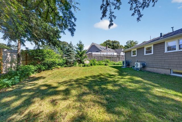8 Everett St, Wakefield, MA 01880