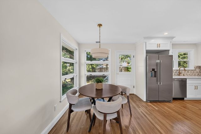 8 Everett St, Wakefield, MA 01880