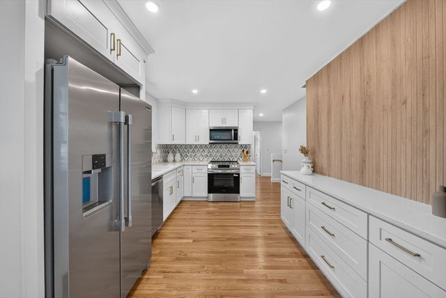 8 Everett St, Wakefield, MA 01880