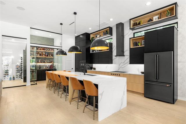 4709 W ESTRELLA STREET, Tampa, FL 33629