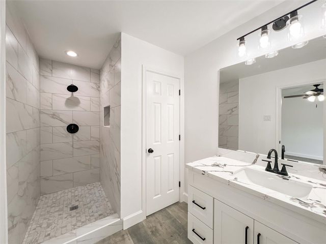 7851 Pecan Villas Drive, Houston, TX 77061