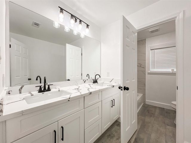 7851 Pecan Villas Drive, Houston, TX 77061