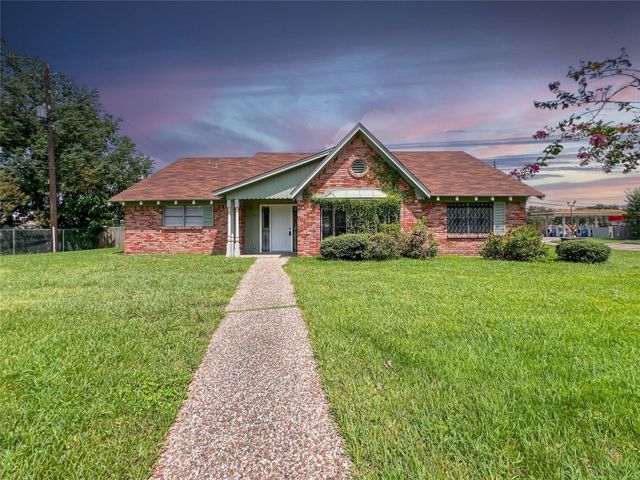 7851 Pecan Villas Drive, Houston, TX 77061