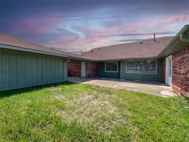 7851 Pecan Villas Drive, Houston, TX 77061
