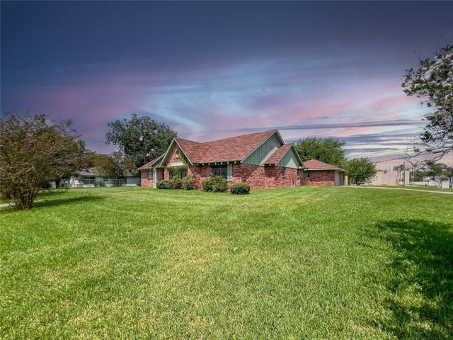 7851 Pecan Villas Drive, Houston, TX 77061