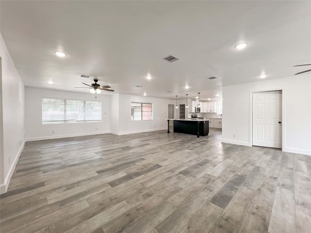 7851 Pecan Villas Drive, Houston, TX 77061