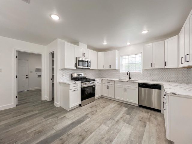 7851 Pecan Villas Drive, Houston, TX 77061