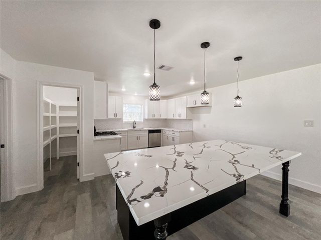 7851 Pecan Villas Drive, Houston, TX 77061